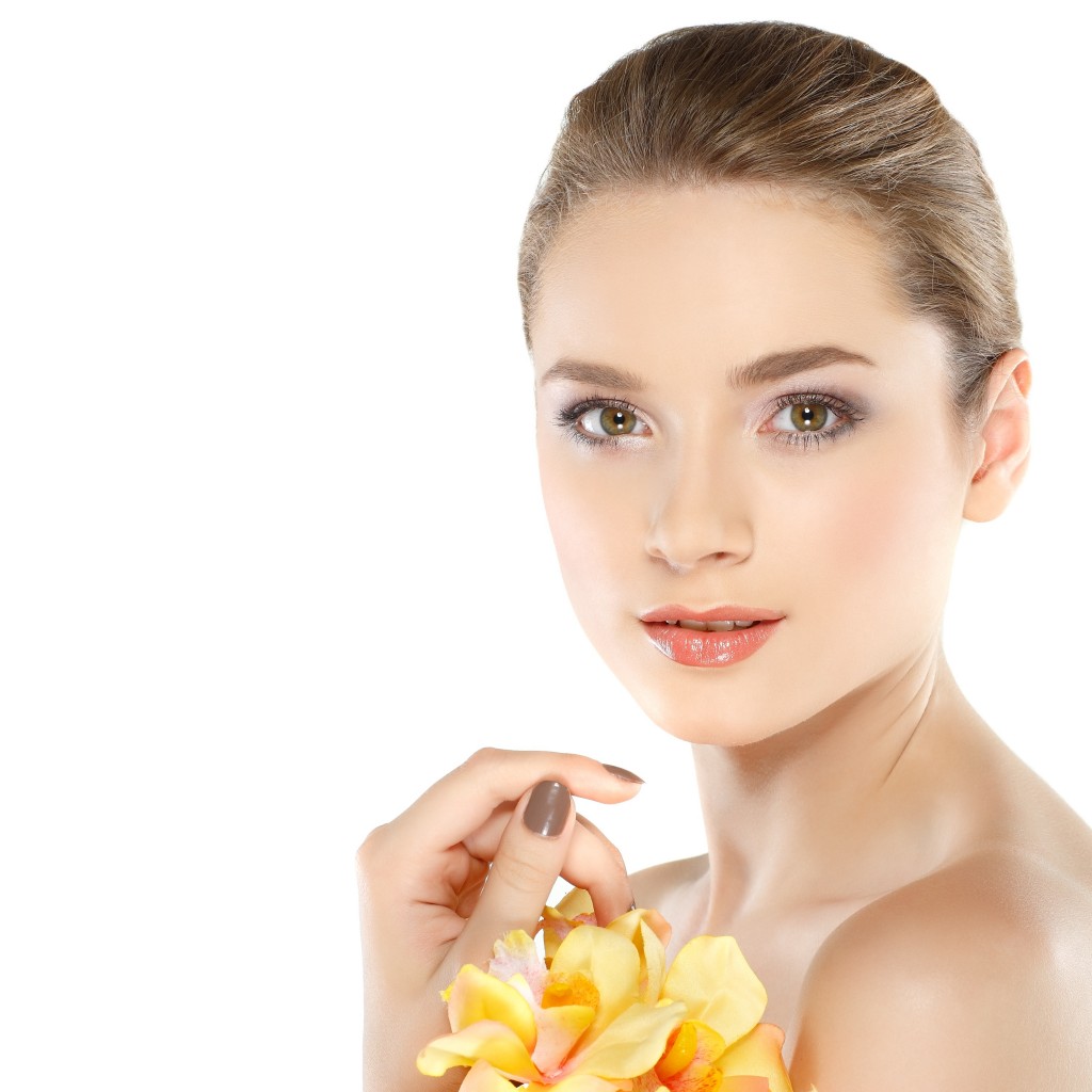 Silky skin. Женщина на эмоциях у косметики.
